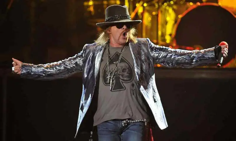 Официално: Аксел Роуз ще пее в AC/DC