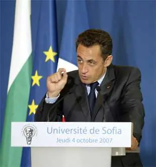 Никола Саркози срещу английския език