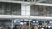 Масово се отменят полети на летище София, облакът май ще ни подмине