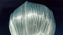 Космически балон на НАСА падна от небето и удари кола