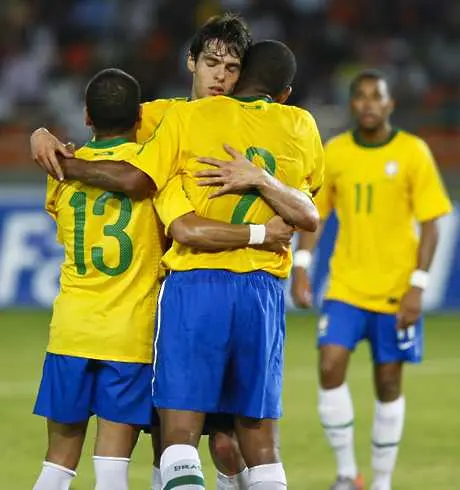 Бразилия - Кот Д'Ивоар 3:1 в корав мач. Кака изгонен