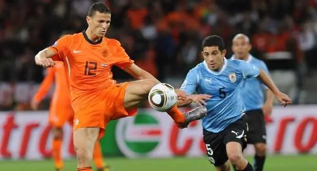 Холандия е първият финалист на Световното по футбол