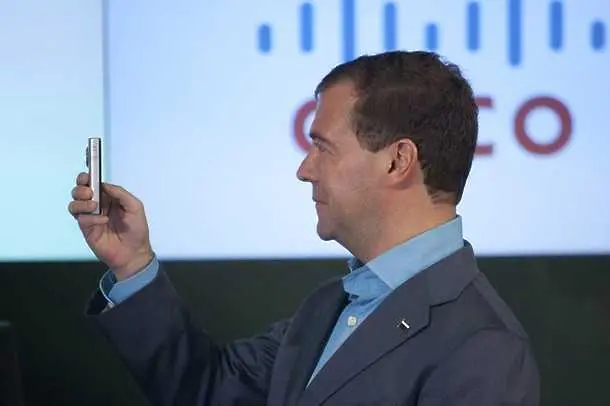 Стив Джобс подари на Медведев новия си iPhone