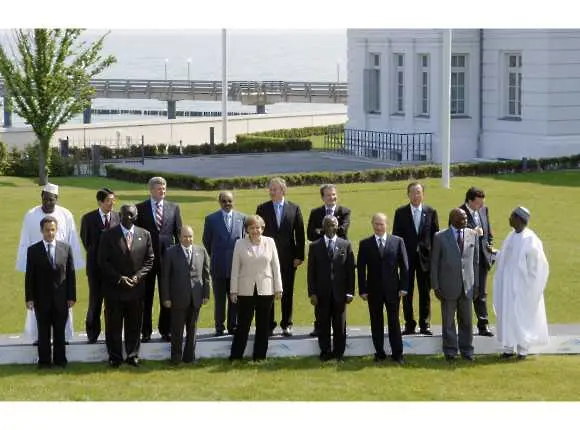 Г-8 и Г-20 нагаждат програмите си според графика на Мондиала