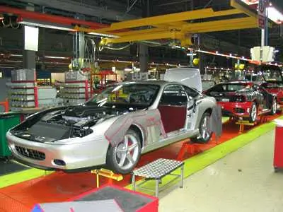 Производството на британски коли скочи с една четвърт през юни
