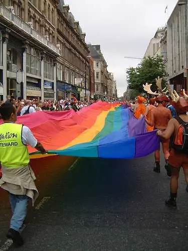 Замерят с яйца гей парад във Варшава, полицията използва палки