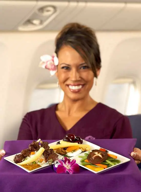 Откриха защо храната в самолетите не е вкусна