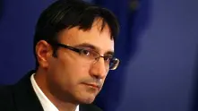 Министър Трайков се обяви против вдигането на осигуровките