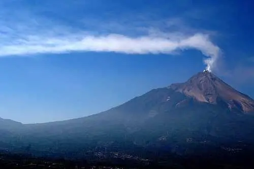 Изригване на вулкана Мерапи взе 25 жертви в Индонезия