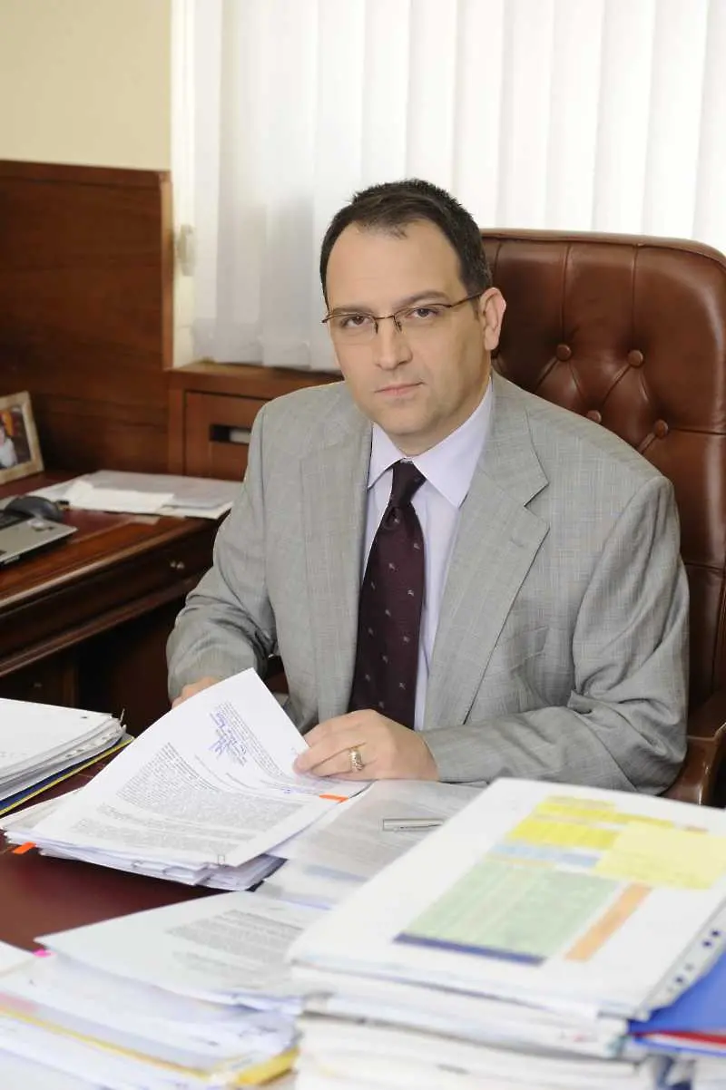Емил Ангелов оглави лизинговите компании на Банка Пиреос