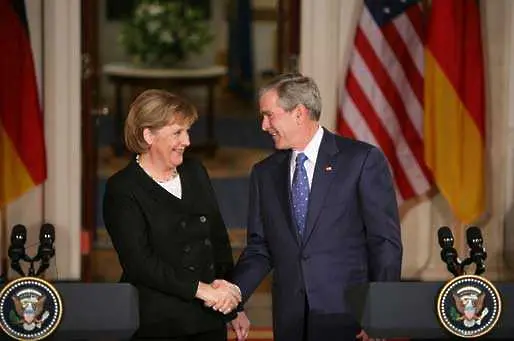 Буш-старши, Меркел и Бъфет с най-високото гражданско отличие на САЩ