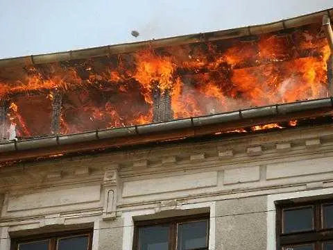 Двама загинаха при пожар в София