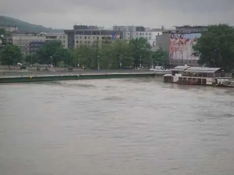 Германия се бори с наводнения, Рейн преля