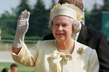 Кралица Елизабет ІІ засилва активността си въпреки възрастта