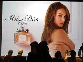 Натали Портман гола в новата реклама на Диор