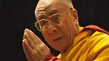  Далай Лама сдава политическата власт
