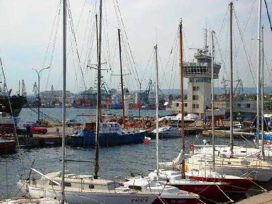 Пристанище Варна – затворено втори ден
