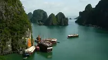 Корабче с туристи потъна във Виетнам. 12 загинаха
