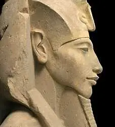 Откриха безценна статуя на фараон до кофа за боклук
