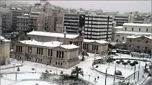 Снежна буря довя транспортен хаос в Атина