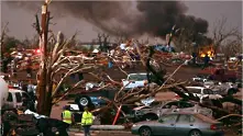 Смъртоносно торнадо помете американския град Джоплин (видео)