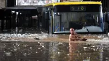 Милиони засегнати от смъртоносните наводнения в Китай