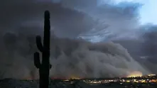 Чудовищна пясъчна буря застигна Аризона (видео)