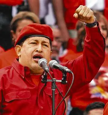 Оперираха Уго Чавес