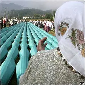 Погребаха още 613 жертви на клането в Сребреница