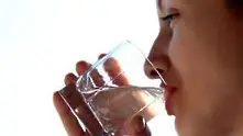 Учени оспориха тезата, че пиенето на много вода е полезно   