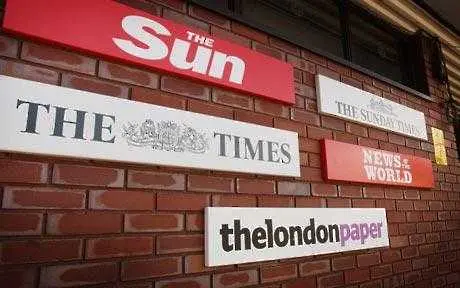 Гордън Браун обвини два вестника на Мърдок в незаконно събиране на информация   