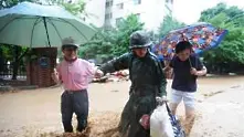 80 души загинаха при наводненията в Южна Корея