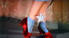 Продават легендарните обувки на Дороти от „Магьосникът от Оз”