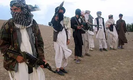 Отвлечени момчета избягаха от талибаните в Пакистан