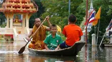 Тайланд се бори с най-тежкото наводнение от десетилетия насам