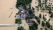 Тайланд продължава борбата си с наводненията