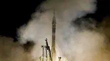 Русия изстреля кораб с трима космонавти