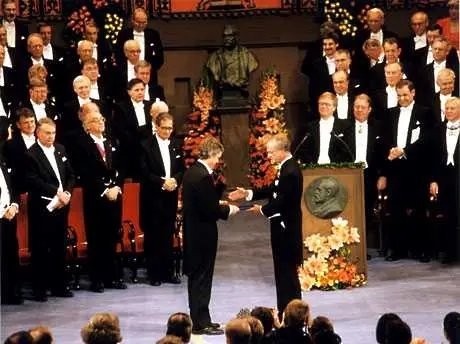 Шведският крал връчва Нобеловите награди довечера