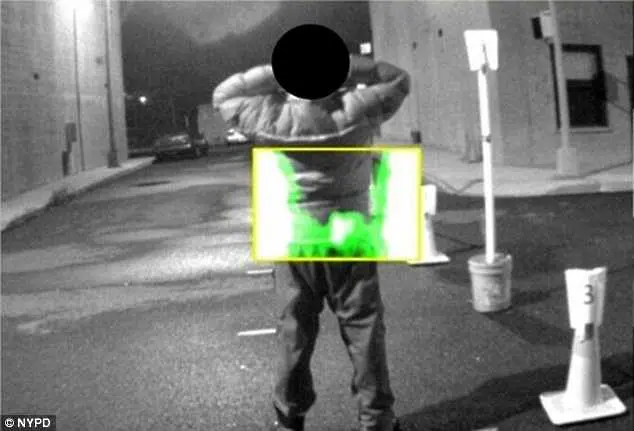 Скенер на нюйоркската полиция вижда оръжието от разстояние