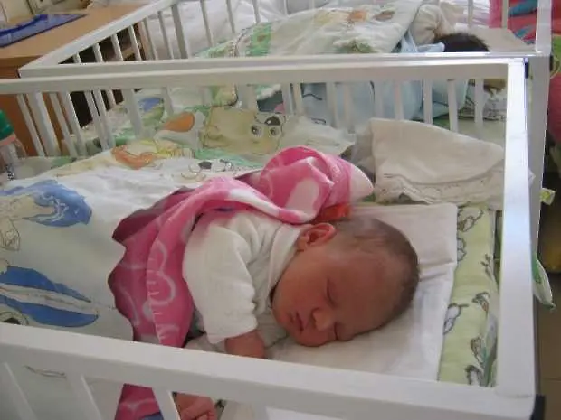 Василена от Дупница е първото бебе на 2012 г.