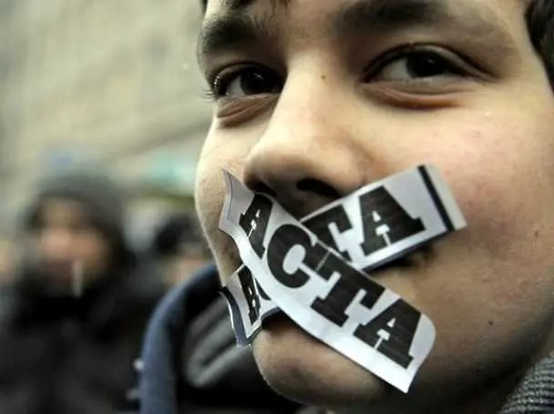 Ще приемаме ACTA, но с някои съображения