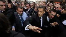 Саркози се скри в бар, преследван от гневна тълпа