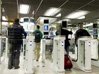 ЕС въвежда автомати за паспортна проверка по границите