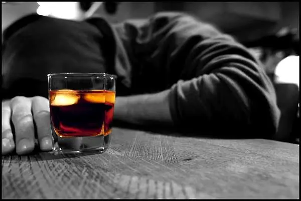 Стрес и труден живот тласкат българина към алкохола