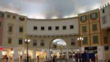 Десетки загинали при пожар в най-големия търговски център в Доха