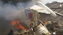 Пътнически самолет се разби в двуетажна сграда в Нигерия