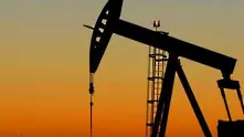 „Блумбърг“: Цената на петрола скочи след атентата в Бургас   