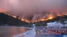 Пламъци обхванаха гръцкия остров Хиос