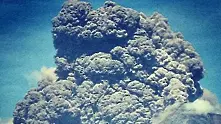 Мощна експлозия на вулкан разтърси Гватемала (видео)