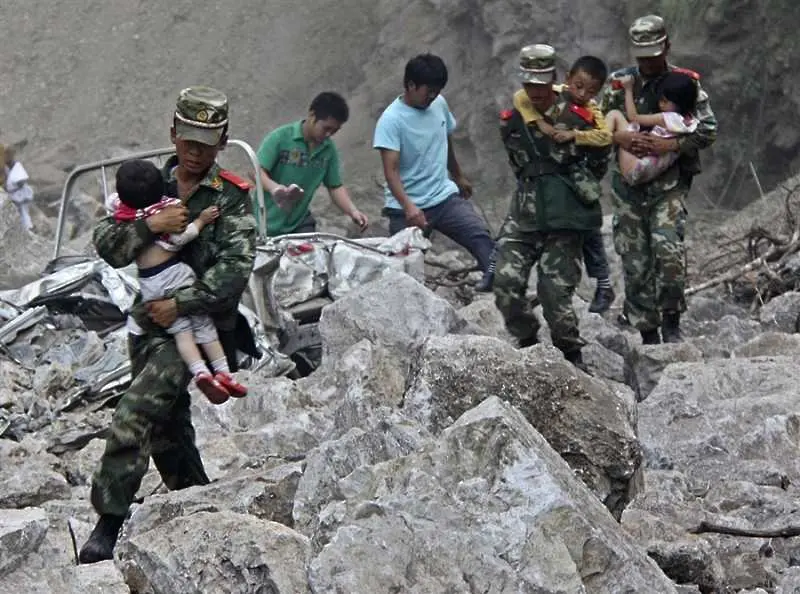 Нараства броят на жертвите от земетресенията в Китай